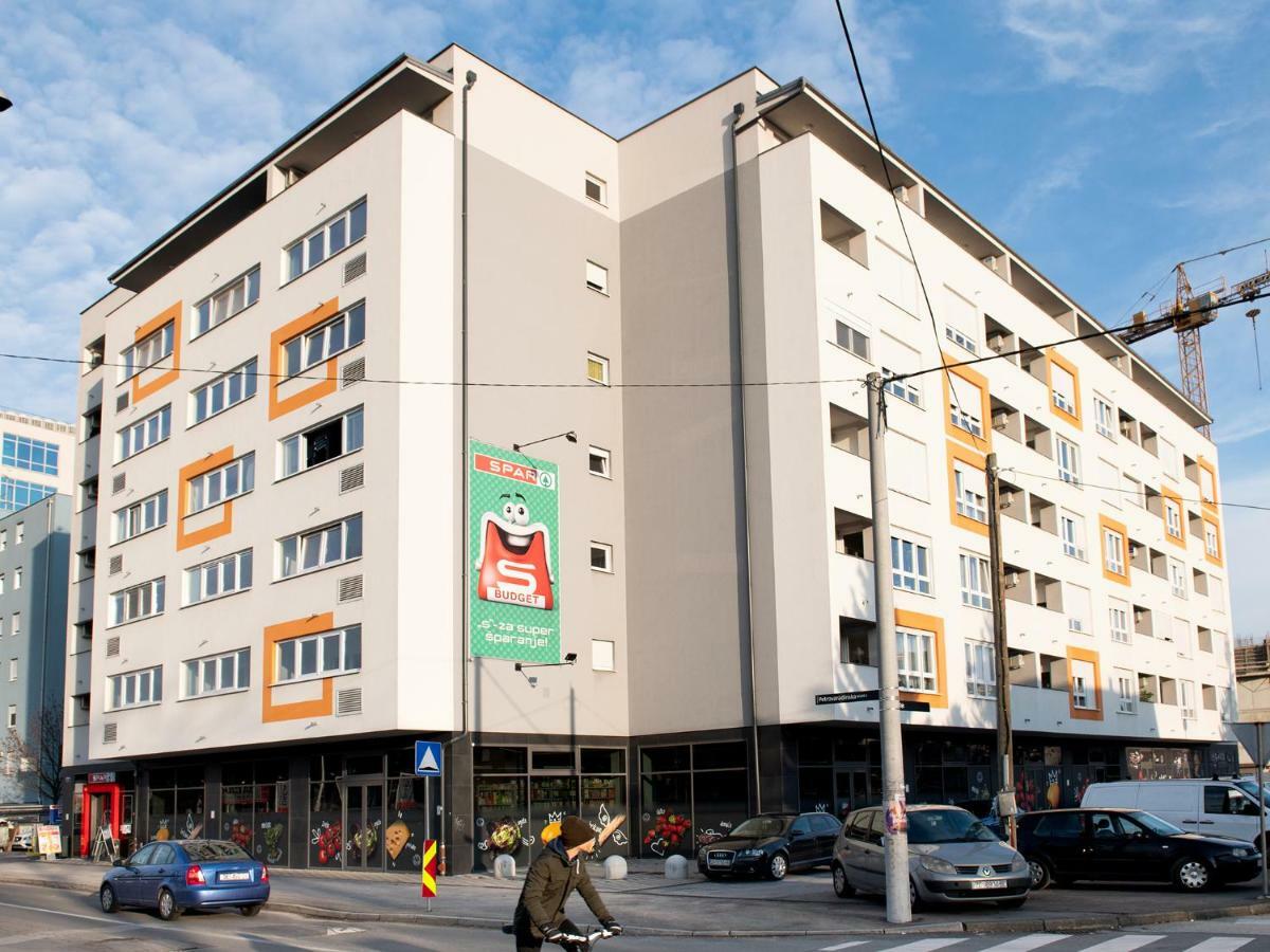 Sauna - Flexible Selfcheckins 6 - Zagreb - Garage - Electric Vehicle Ccharger - Loggia - New - Luxury - Apartments Repinc 6 المظهر الخارجي الصورة